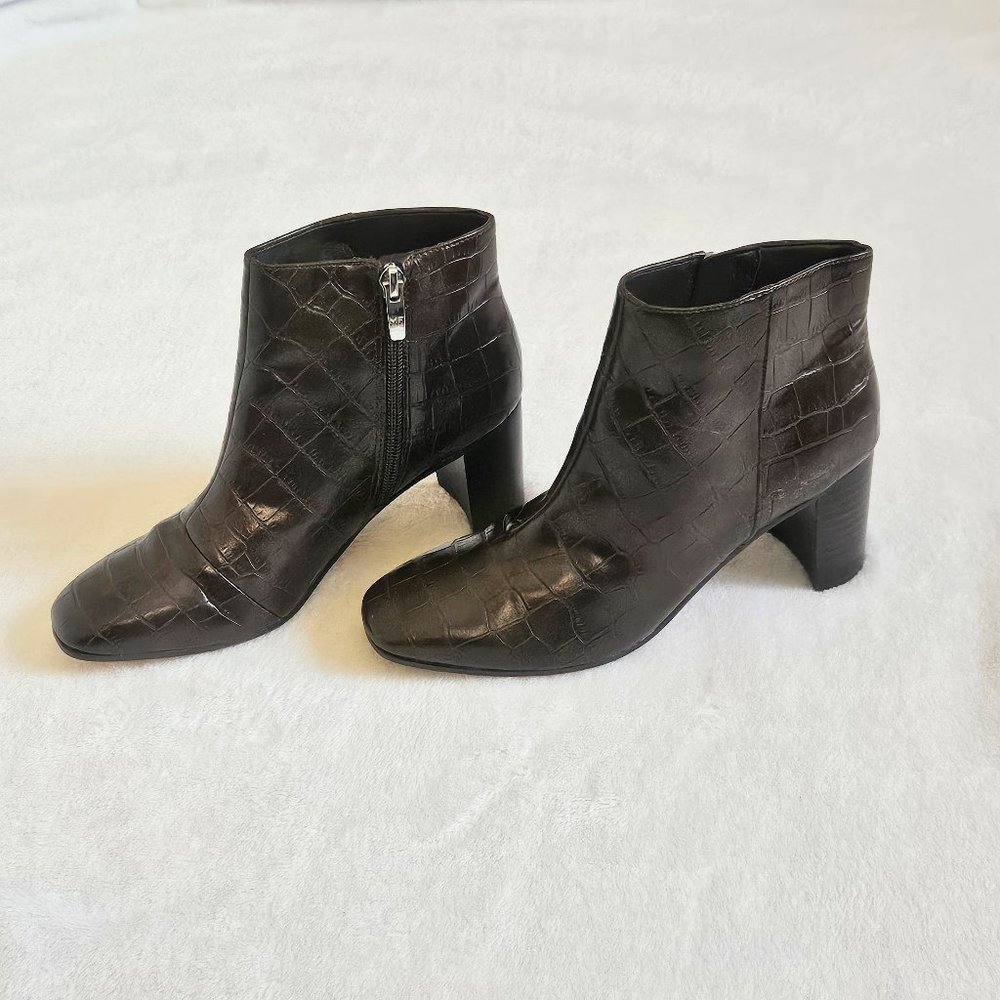 Marc Fisher Leather Ankle Boots Side Zip in Brown Size 6M Excellent Condition